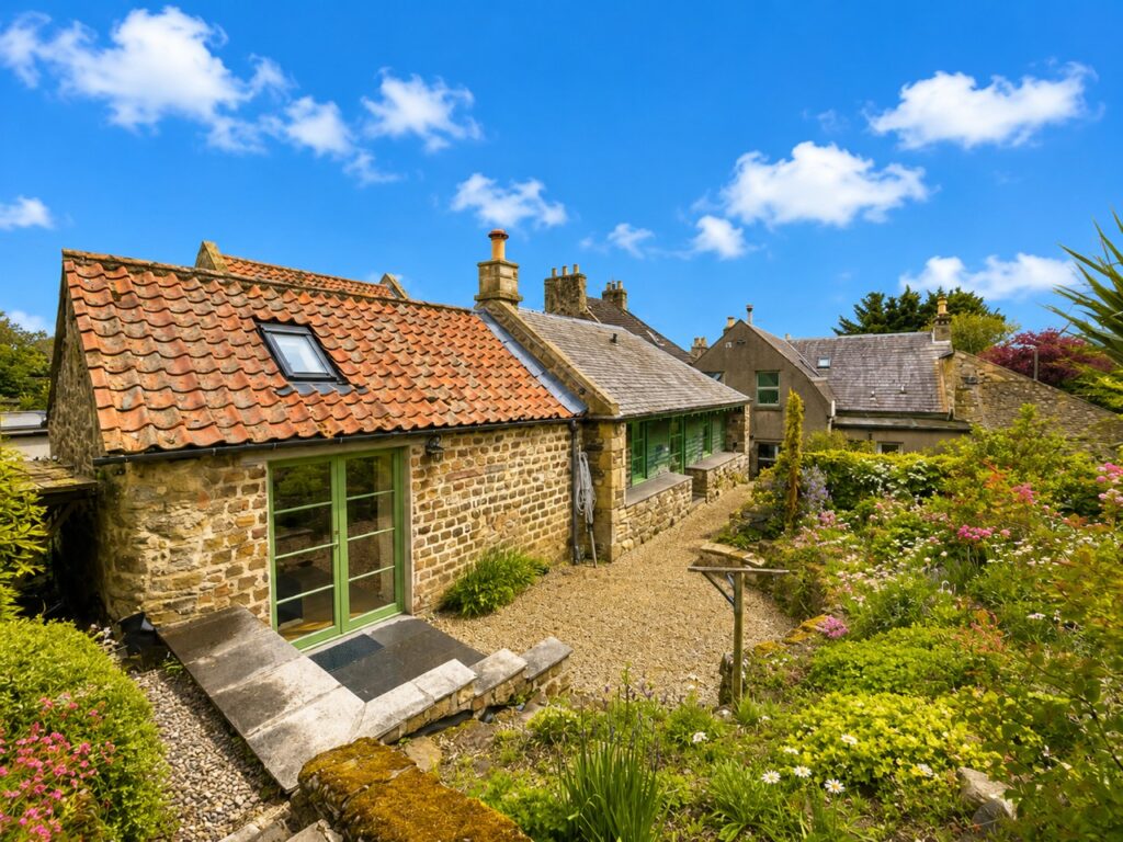Stable Cottage & Lynallan House & Workshops, Kinnesswood