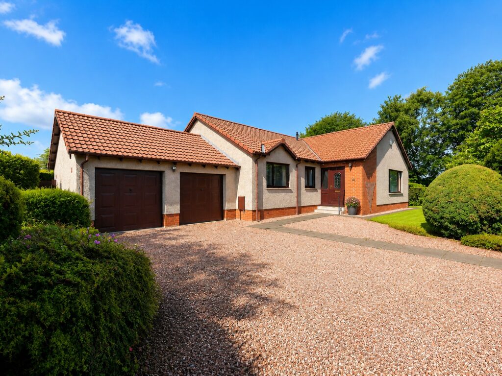 12 Renton Drive, Kinross