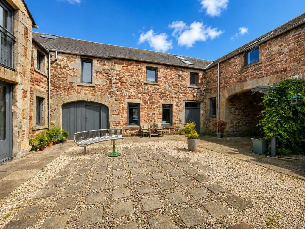 8 Cuthill Towers, Milnathort