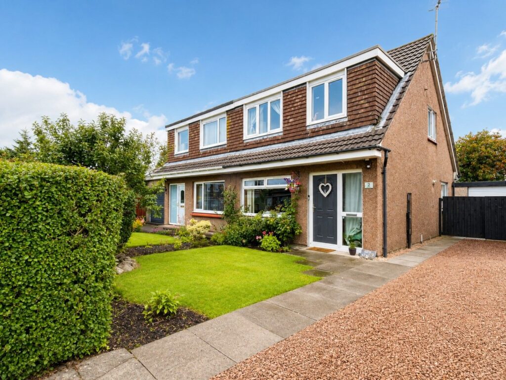 2 Sutherland Drive, Kinross