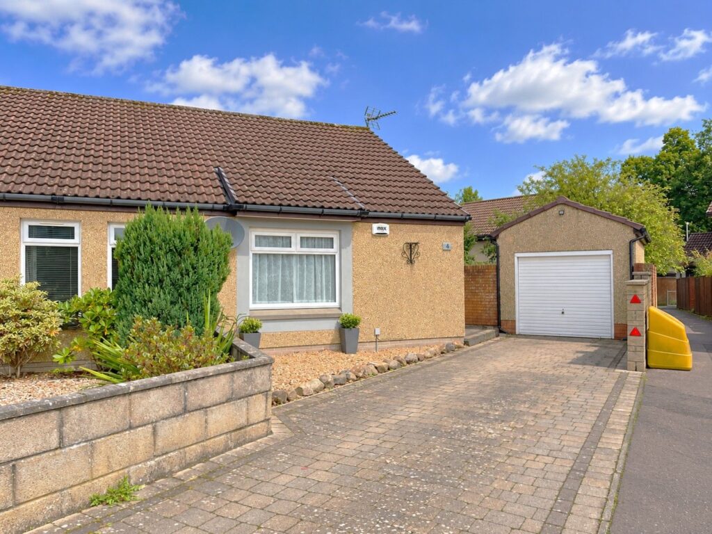4 Argyll Court, Kinross