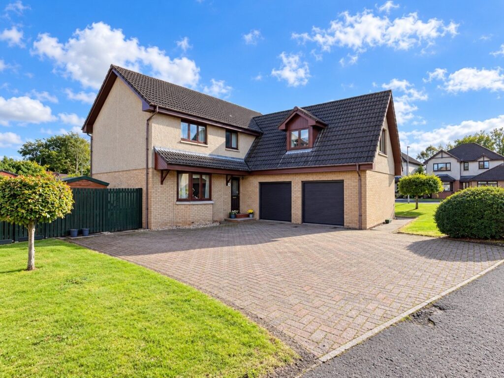 10 Highfield Circle, Kinross